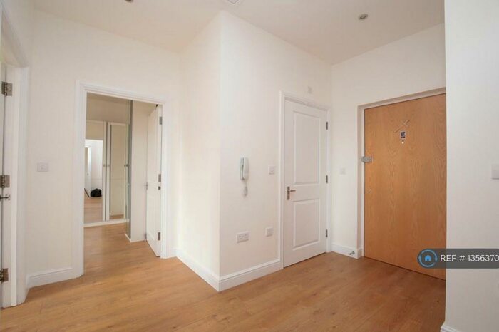 2 Bedroom Flat To Rent In Newton Road, Bletchley, Milton Keynes, MK3