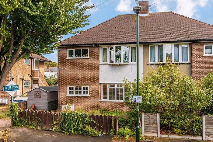 2 Bedroom Flat To Rent In Bramley Close, Twickenham, TW2