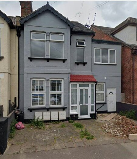 1 Bedroom Flat For Sale In South Avenue, Southend-on-Sea, SS2