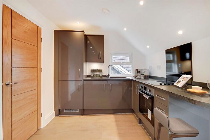 1 Bedroom Flat To Rent In Waldegrave Road, London, SE19