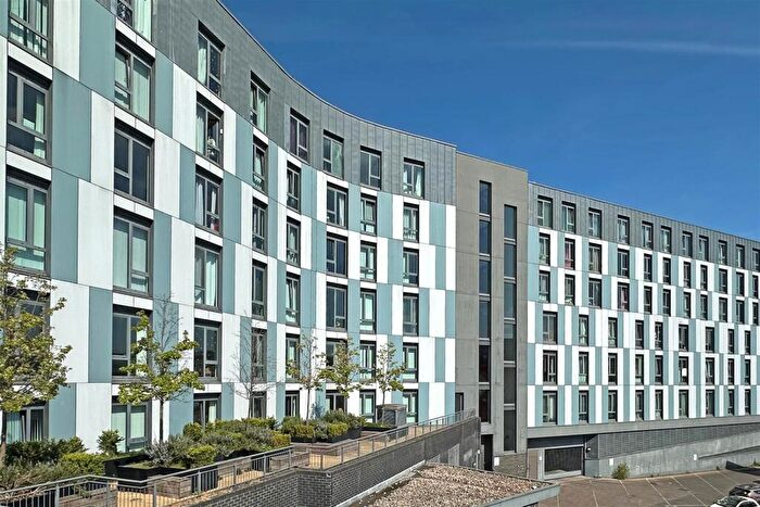 1 Bedroom Flat For Sale In Queensway, Redhill, RH1