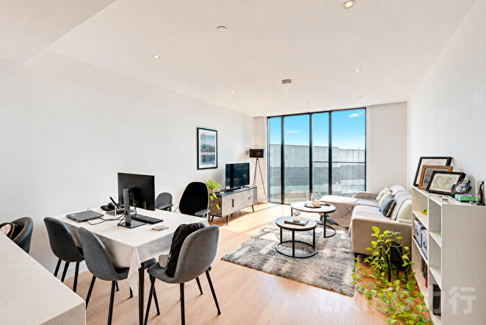 1 Bedroom Apartment For Sale In Hampton Tower, Marsh Wall, Canary Wharf, E14