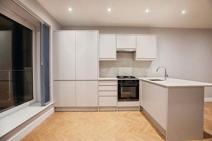 2 Bedroom Flat To Rent In Limes Grove, London, SE13