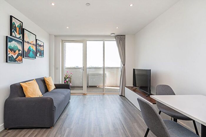 1 Bedroom Flat To Rent In Avenue Road, London, W3