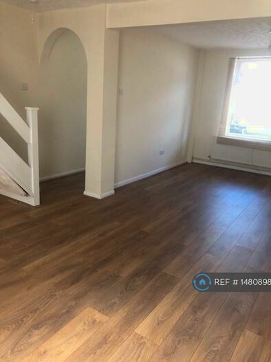 3 Bedroom Terraced House To Rent In William Street, Swindon, SN1