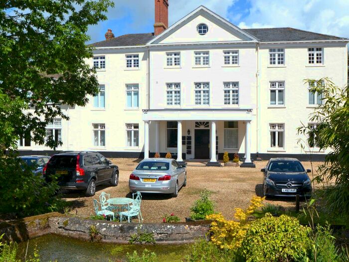 2 Bedroom Flat For Sale In Farringdon House, Exeter, EX5