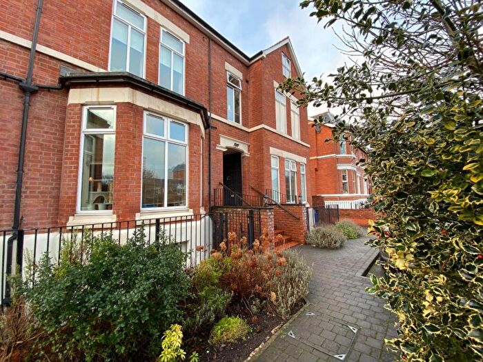 2 Bedroom Flat To Rent In Flat St Johns Corner, - Whitelow Road, Chorlton, M21