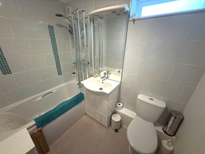 2 Bedroom Flat For Sale In Cranford Avenue, Exmouth, EX8