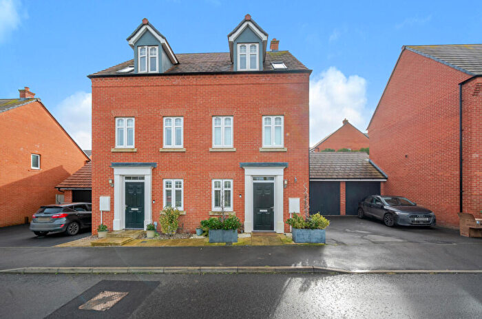 3 Bedroom Semi-Detached House For Sale In Penda Road, Buckingham, Buckinghamshire, MK18