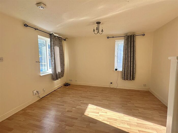 1 Bedroom End Of Terrace House For Sale In Muncaster Gardens, Northampton, NN4