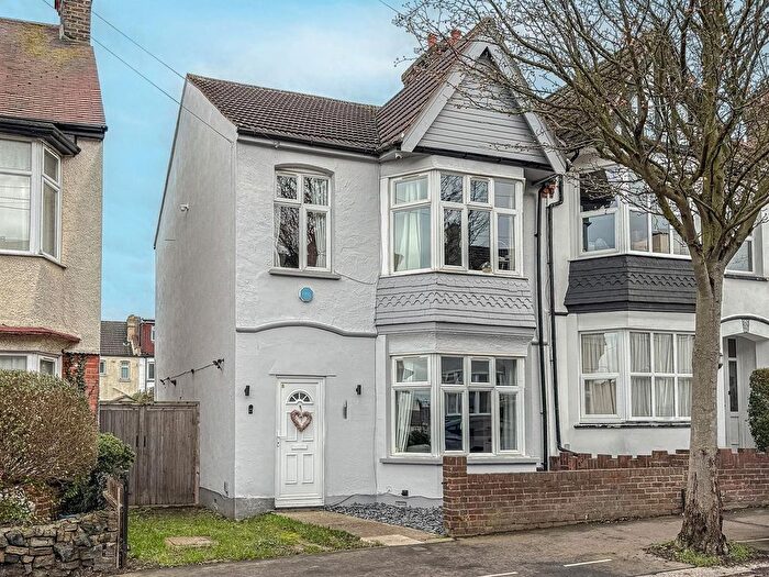 3 Bedroom End Terrace House For Sale In Hildaville Drive, Westcliff-On-Sea, SS0