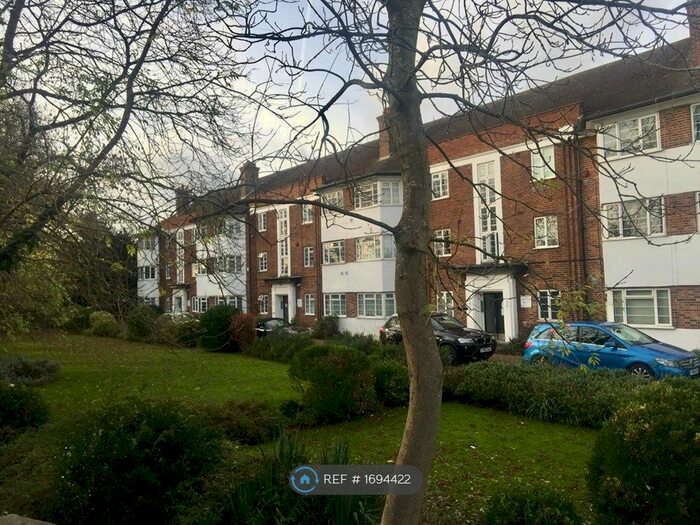 2 Bedroom Flat To Rent In West Court, Hounslow, TW5