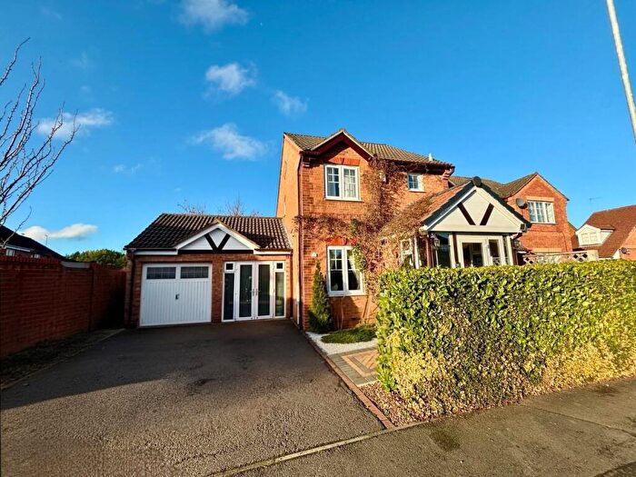 3 Bedroom Detached House For Sale In Farmhill Road, Southfields, Northampton, NN3