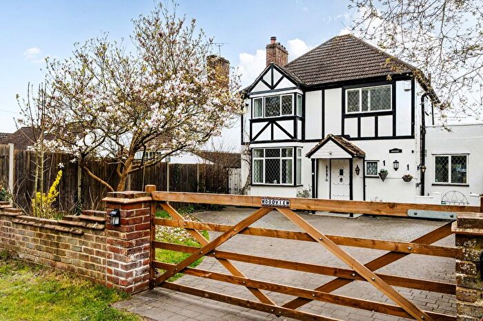 3 Bedroom Detached House For Sale In Woodview, Badgers Mount, Sevenoaks, Kent, TN14