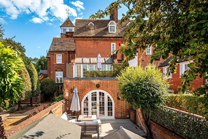 3 Bedroom Flat For Sale In Ranmore Common, Dorking, Surrey, RH5