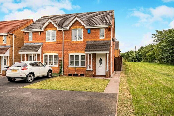 2 Bedroom Semi-Detached House To Rent In Standbridge Way, Tipton, West Midlands, DY4