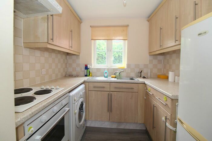 2 Bedroom Flat To Rent In Cavalier Court, Siddeley Avenue, Coventry, West Midlands, CV3