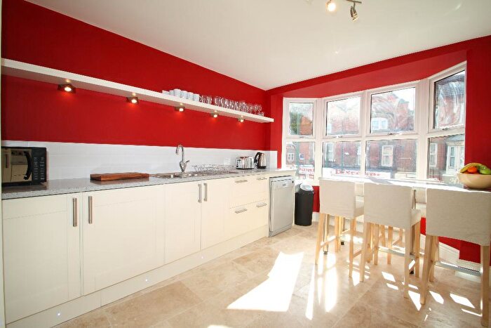 6 Bedroom Terraced House To Rent In Lenton Boulevard, Nottingham, NG7