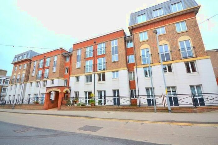 1 Bedroom Flat To Rent In Vyeson Court, Queen Street, Ramsgate, CT11