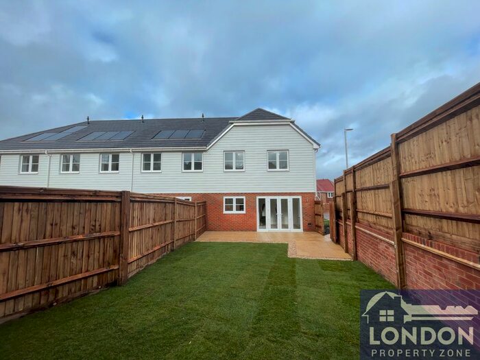 3 Bedroom Semi-Detached House To Rent In Omaha Grove, Tonbridge, TN12