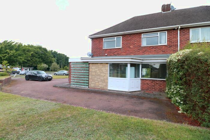 3 Bedroom Semi-Detached House To Rent In Hobs Moat Road, Solihull, B92