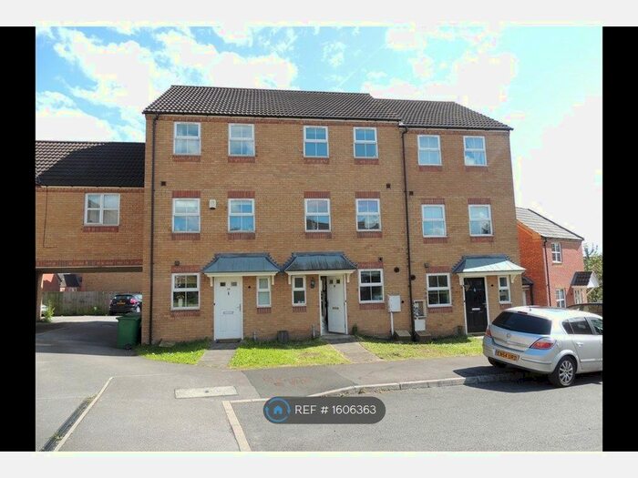 4 Bedroom Terraced House To Rent In Murray Close, Nottingham, NG5