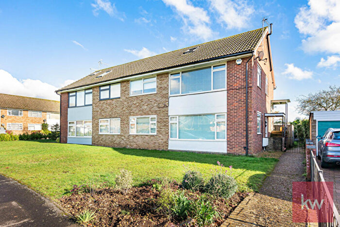 3 Bedroom Maisonette For Sale In Broom Hill, Cookham, Maidenhead, SL6