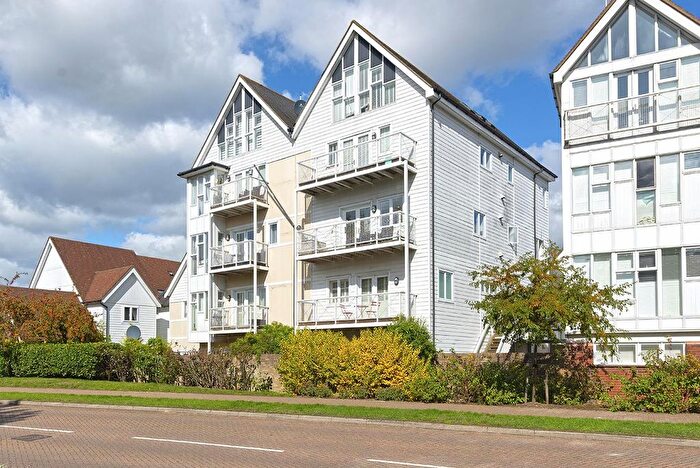 3 Bedroom Flat For Sale In Edgar Close, Kings Hill, ME19