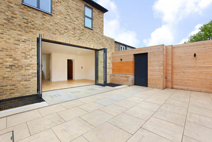 4 Bedroom Detached House To Rent In Darley Road, Battersea, London, SW11