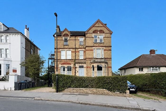 2 Bedroom Flat To Rent In Lancaster Road, South Norwood, SE25