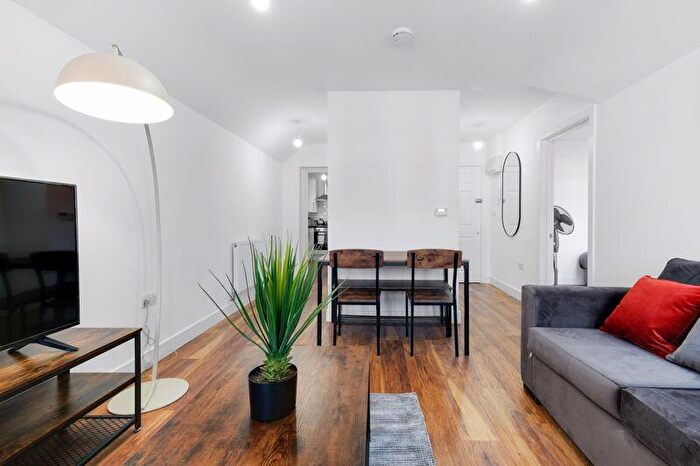 1 Bedroom Flat To Rent In Slough Road, Iver, Slo, SL0