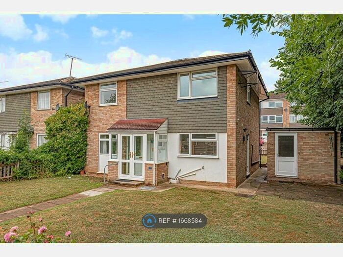 4 Bedroom Detached House To Rent In Adcock Walk, Orpington, BR6