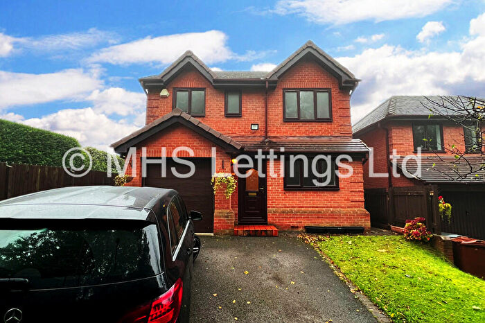 4 Bedroom Detached House To Rent In Kings Approach, Bramley, Leeds, LS13