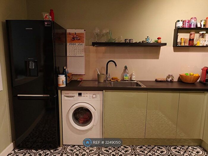 1 Bedroom Flat To Rent In Broadwalk, Birmingham, B1