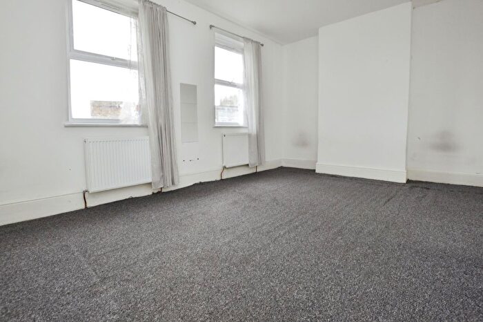 3 Bedroom Flat To Rent In Barking Road, London, E13