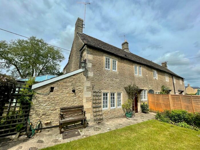 3 Bedroom Semi-Detached House For Sale In Newlands Green, Kington Langley, Chippenham, SN15