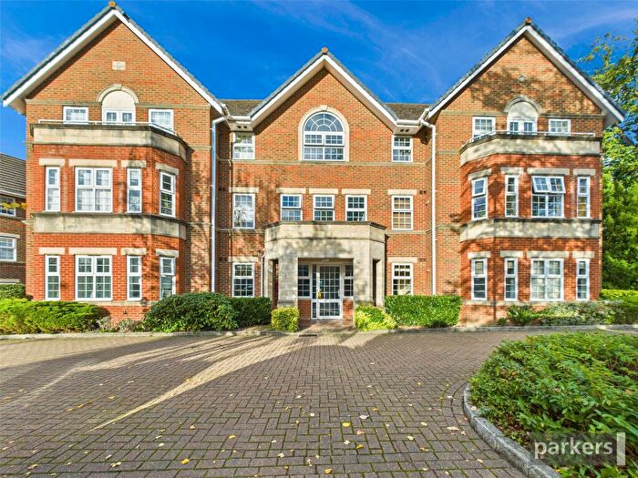 2 Bedroom Apartment For Sale In Wokingham Road, Reading, Berkshire, RG6