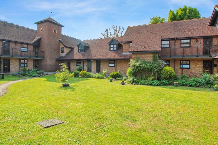 2 Bedroom Flat For Sale In Clarendon Mews, Bexley, DA5