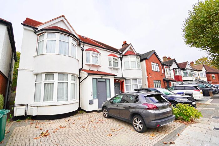 3 Bedroom Flat To Rent In Hayes Crescent, London, NW11