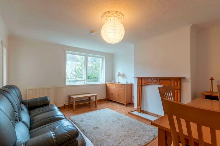 3 Bedroom Flat To Rent In Niddrie Mill Crescent Edinburgh United Kingdom, EH15