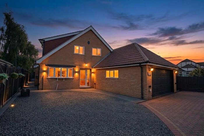 3 Bedroom Detached House For Sale In Keelby Road, Little London, DN41