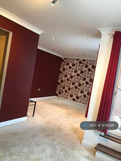 2 Bedroom Flat To Rent In Homerton Court, London, N20