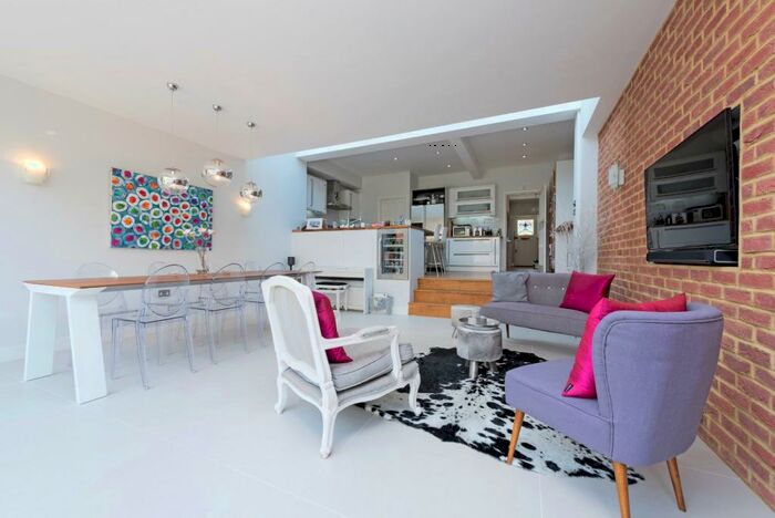 5 Bedroom Terraced House To Rent In Birchlands Avenue, SW12