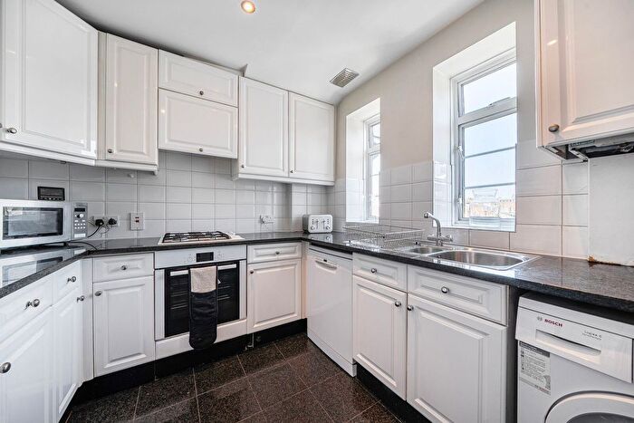 2 Bedroom Flat To Rent In Gloucester Road, South Kensington, London, SW7