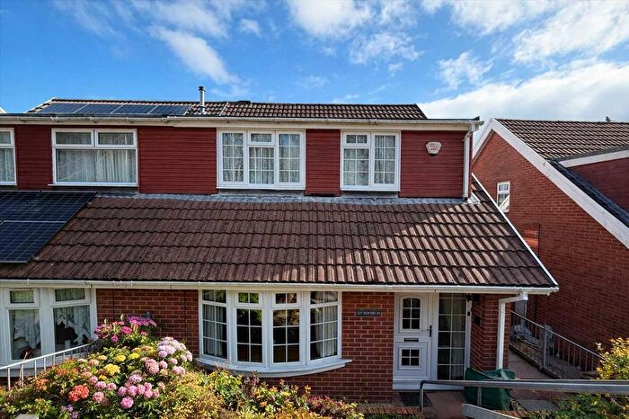 3 Bedroom Bungalow For Sale In Greenacre Drive, Tonypandy, CF40