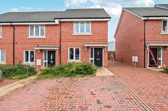 2 Bedroom Semi Detached House For Sale In Claves Crescent, Welwyn Garden City, Hertfordshire, AL7