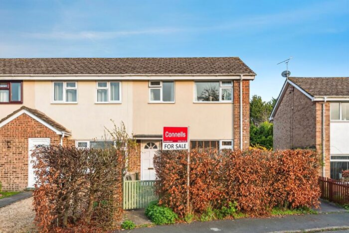 3 Bedroom End Of Terrace House For Sale In Quarry Road, Witney, OX28