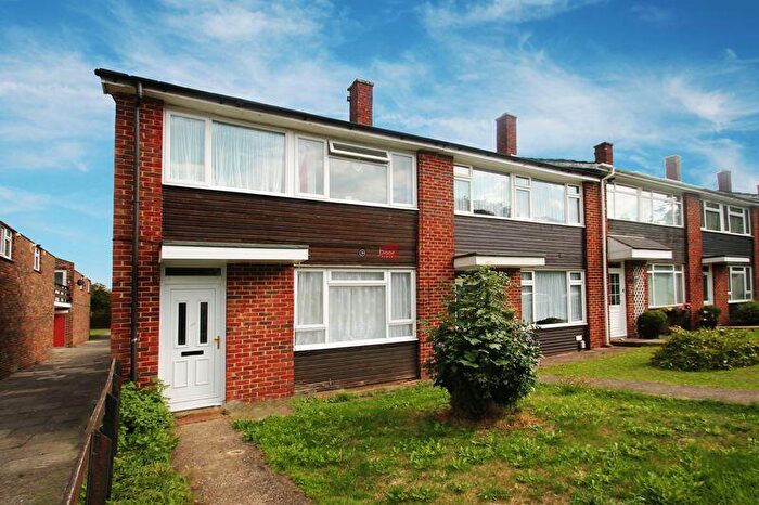 3 Bedroom Terraced House To Rent In Palmerston Road, Chatham, ME4