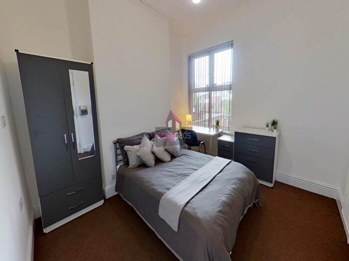 4 Bedroom House To Rent In Bolton Road, Salford, M6
