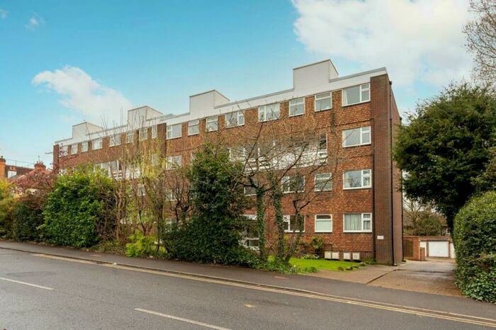 Garage / Parking To Rent In Cranes Park, Surbiton, KT5